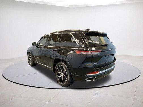 2022 Jeep Grand Cherokee Summit