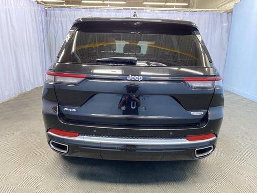 2022 Jeep Grand Cherokee Summit