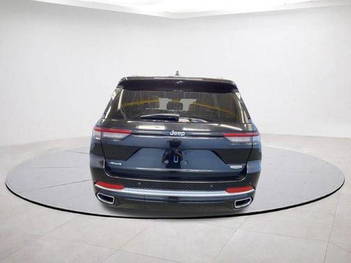 2022 Jeep Grand Cherokee Summit