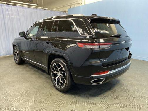 2022 Jeep Grand Cherokee Summit