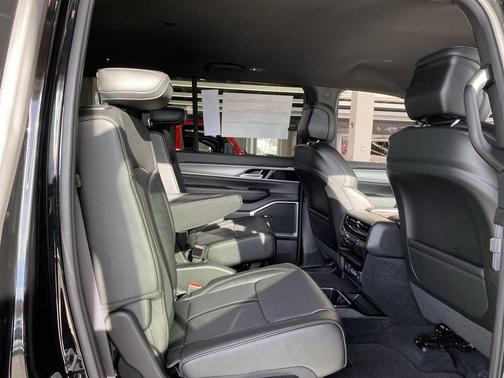 Gloss Black 2026 Jeep Grand Wagoneer Limited