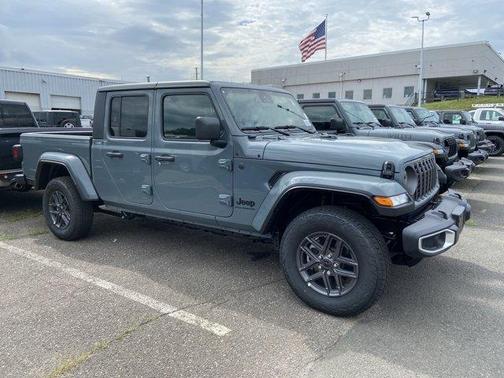 2025 Jeep Gladiator Sport