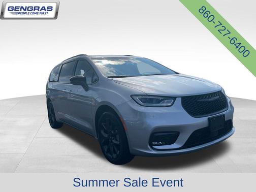 Silver Mist Clearcoat 2024 Chrysler Pacifica Touring-L