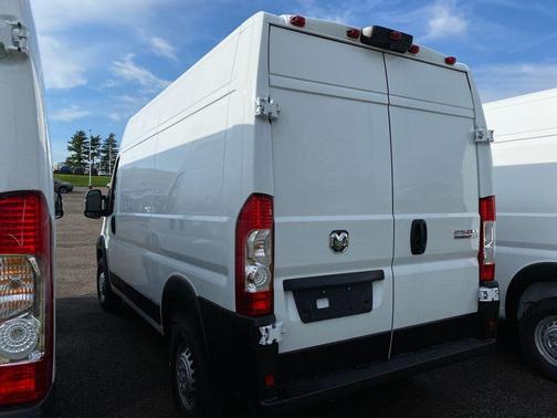 Bright White Clearcoat 2026 RAM ProMaster 2500 High Roof