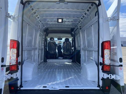 Bright White Clearcoat 2026 RAM ProMaster 2500 High Roof