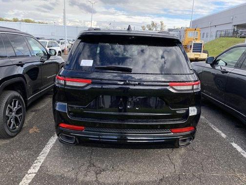 2025 Jeep Grand Cherokee Summit