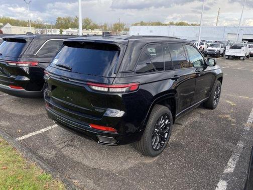 2025 Jeep Grand Cherokee Summit