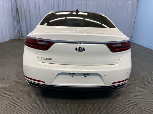 2017 Kia Cadenza Technology