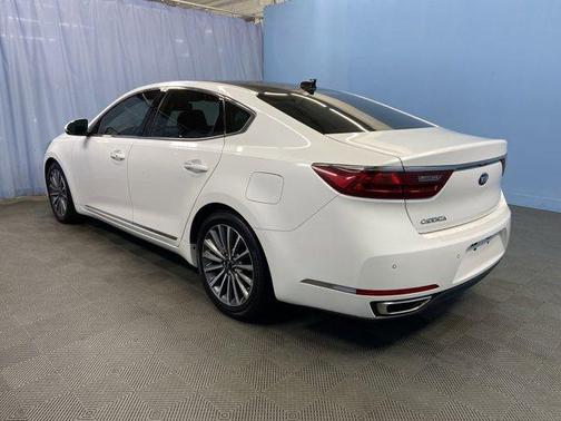 2017 Kia Cadenza Technology