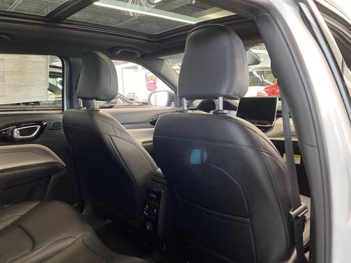 Bright White Clearcoat 2026 Jeep Compass Limited