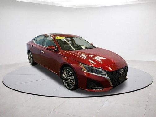 Scarlet Ember 2023 Nissan Altima 2.5 SL