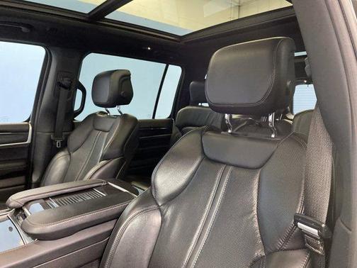 2023 Jeep Wagoneer Base