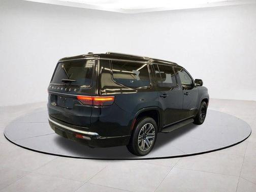 2023 Jeep Wagoneer Base