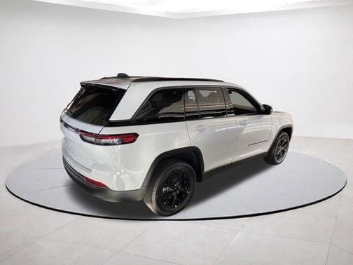 2026 Jeep Grand Cherokee Laredo