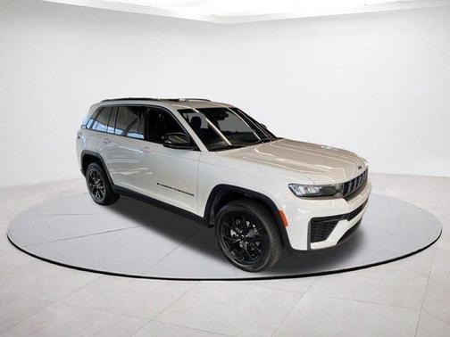 2026 Jeep Grand Cherokee Laredo