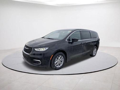 Diamond Black 2026 Chrysler Pacifica Select