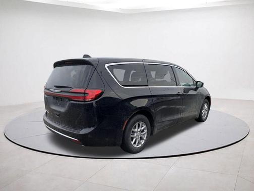 Diamond Black 2026 Chrysler Pacifica Select