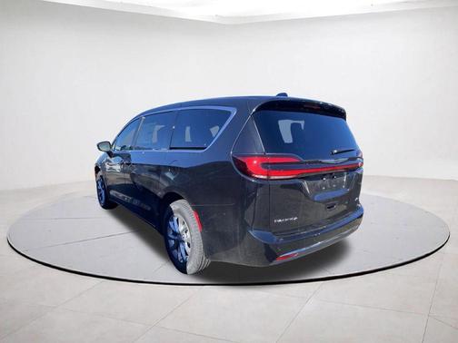 Diamond Black 2026 Chrysler Pacifica Select