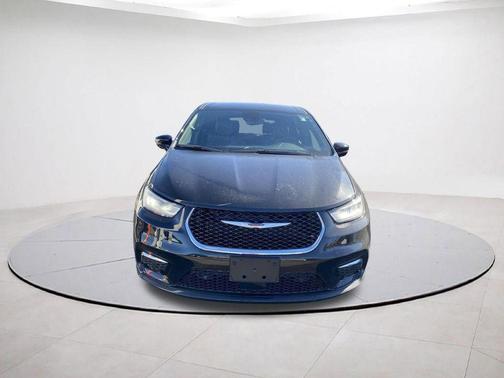 Diamond Black 2026 Chrysler Pacifica Select