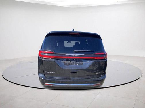 Diamond Black 2026 Chrysler Pacifica Select