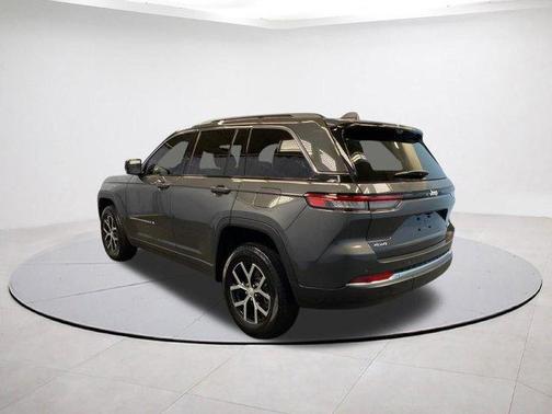 Metallic 2025 Jeep Grand Cherokee Limited