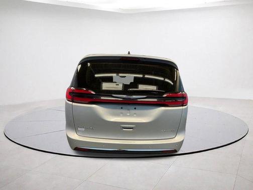 Silver Mist Clearcoat 2024 Chrysler Pacifica Limited