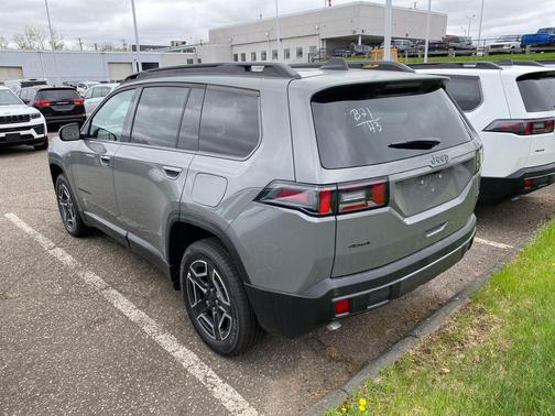 Sting Gray Clearcoat 2026 Jeep Cherokee LAREDO/LIMITED