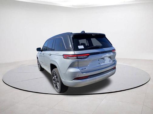 Silver Zynith 2026 Jeep Grand Cherokee Summit
