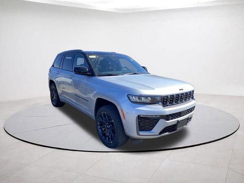 Silver Zynith 2026 Jeep Grand Cherokee Summit