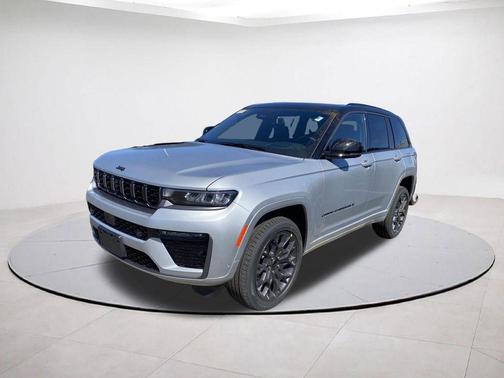Silver Zynith 2026 Jeep Grand Cherokee Summit