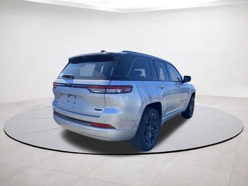 Silver Zynith 2026 Jeep Grand Cherokee Summit
