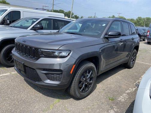 2025 Jeep Grand Cherokee Laredo
