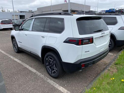 Bright White Clearcoat 2026 Jeep Cherokee LAREDO/LIMITED