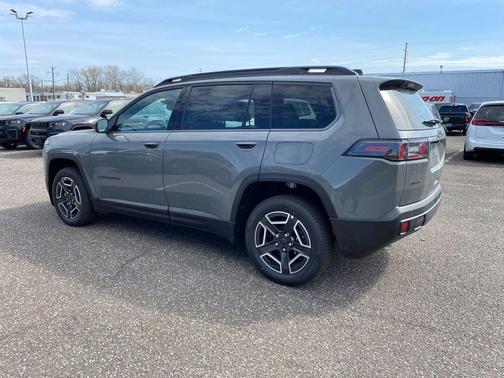 Sting Gray Clearcoat 2026 Jeep Cherokee LAREDO/LIMITED