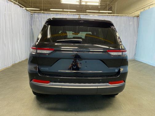 Diamond Black 2026 Jeep Grand Cherokee Sport