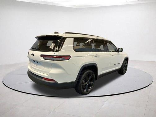2022 Jeep Grand Cherokee L Laredo