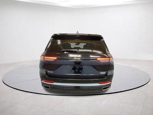 2022 Jeep Grand Cherokee Summit