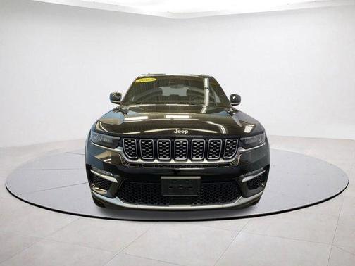 2022 Jeep Grand Cherokee Summit
