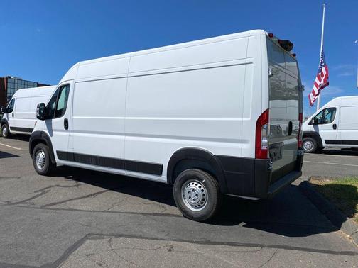Bright White Clearcoat 2026 RAM ProMaster 2500 High Roof