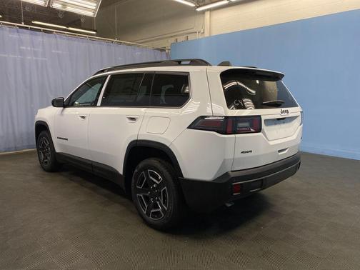 Bright White Clearcoat 2026 Jeep Cherokee LAREDO/LIMITED