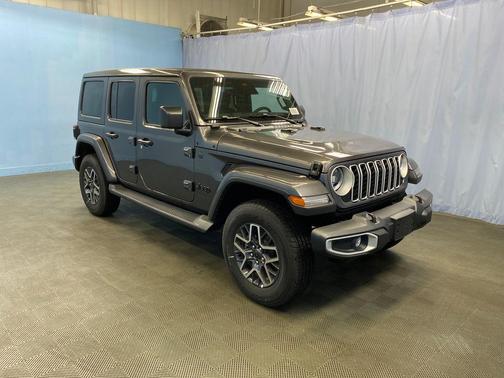 Granite Crystal Clearcoat Metallic 2026 Jeep Wrangler Sahara