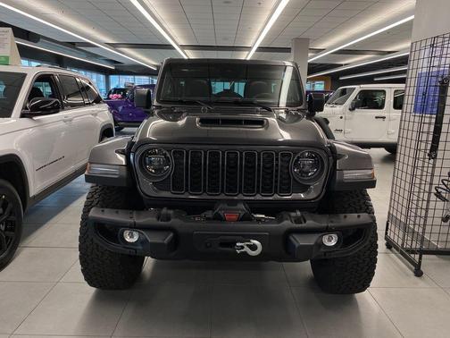 Granite Crystal Clearcoat Metallic 2026 Jeep Wrangler Moab 392