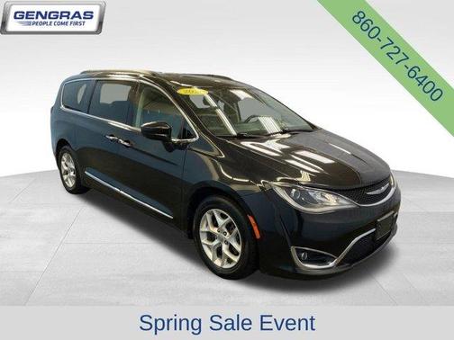 Brilliant Black Crystal Pearlcoat 2017 Chrysler Pacifica Touring-L