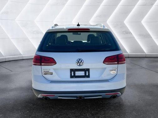 2017 Volkswagen Golf Alltrack TSI S