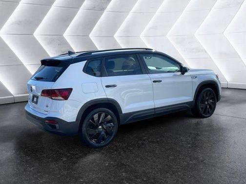 2024 Volkswagen Taos 1.5T SE Black