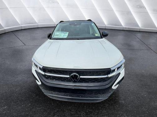 2024 Volkswagen Taos 1.5T SE Black