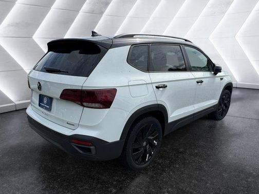 2024 Volkswagen Taos 1.5T SE Black