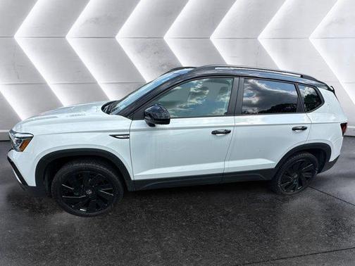 2024 Volkswagen Taos 1.5T SE Black