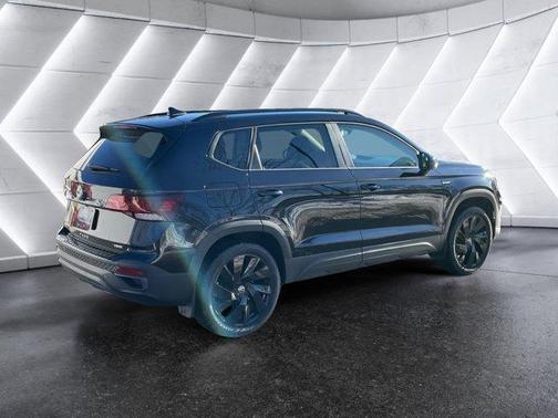 2024 Volkswagen Taos 1.5T SE Black