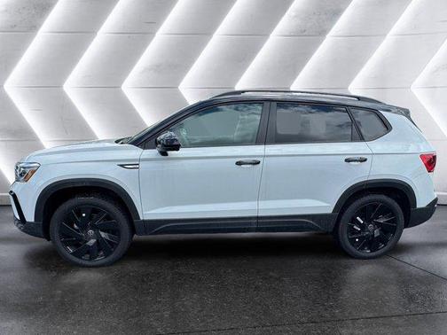 2024 Volkswagen Taos 1.5T SE Black